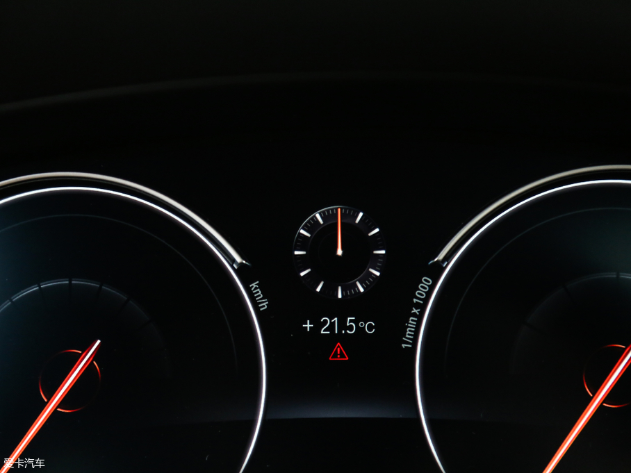 2018R6ϵGT 630i M\b