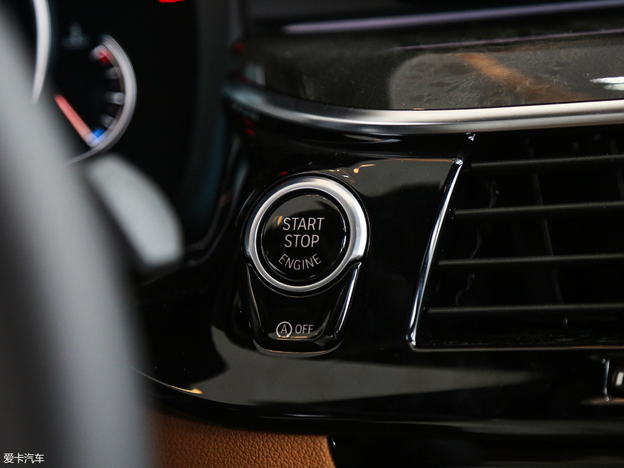 2018R6ϵGT 630i M\b