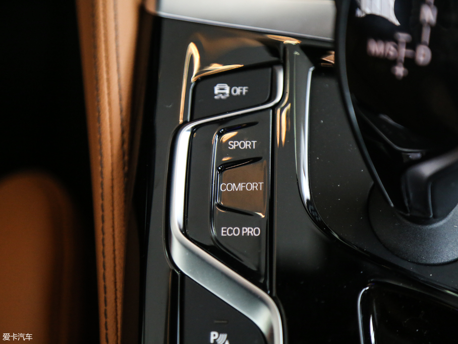 2018R6ϵGT 630i M\b