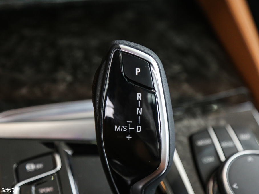 2018R6ϵGT 630i M\b