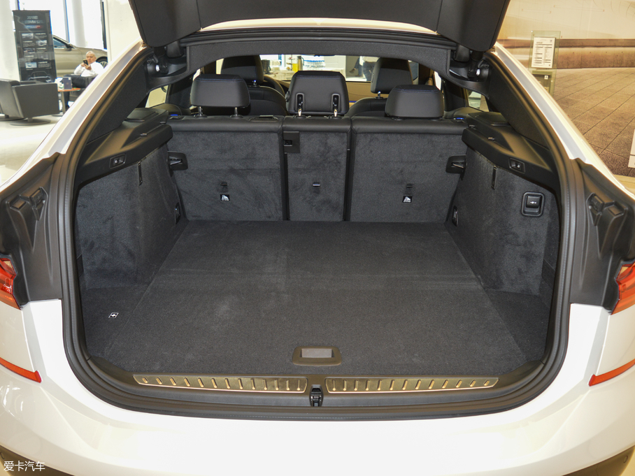 2018R6ϵGT 630i M\b