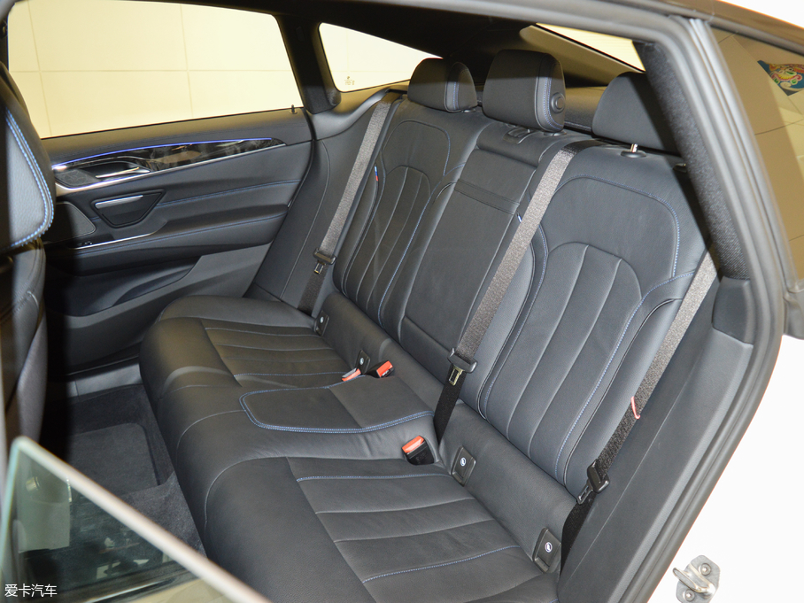 2018R6ϵGT 630i M\b