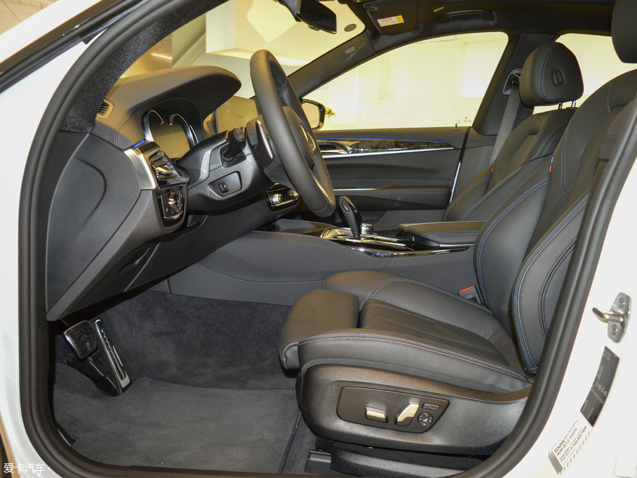 2018R6ϵGT 630i M\b