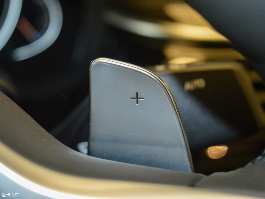 2018R6ϵGT 630i M\b