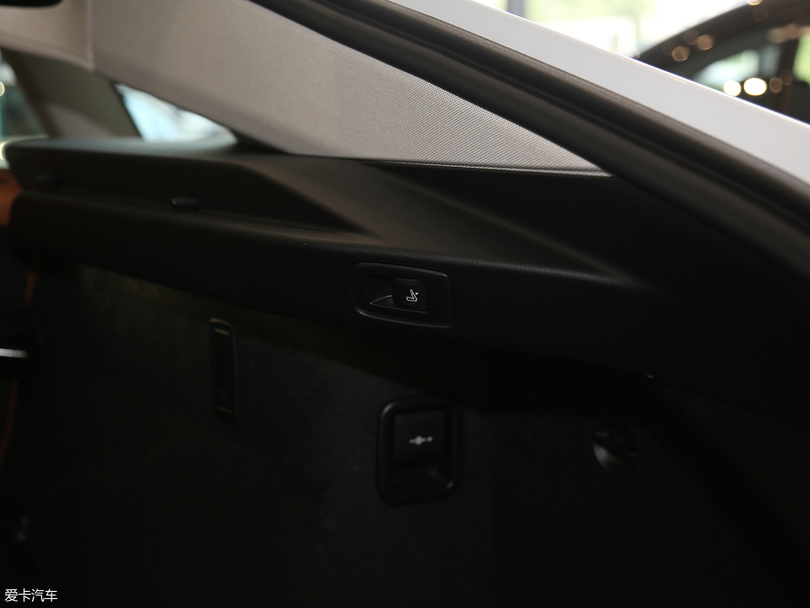 2018R6ϵGT 630i AOӋb