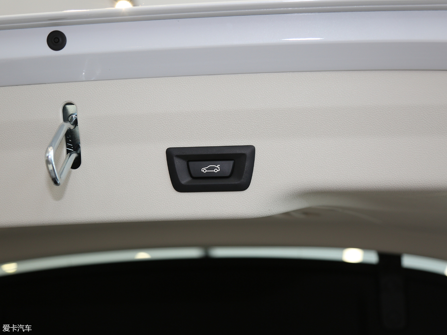 2018R6ϵGT 630i AOӋb