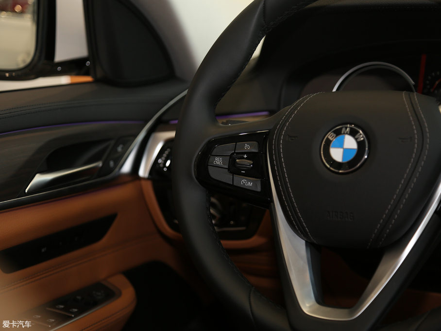 2018R6ϵGT 630i AOӋb