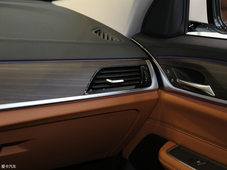 2018R6ϵGT 630i AOӋb