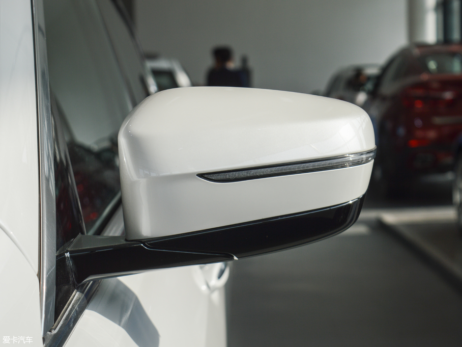 2018R6ϵGT 630i AOӋb