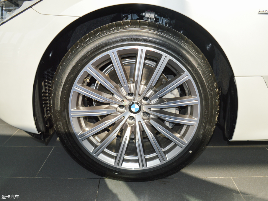 2018R6ϵGT 630i AOӋb