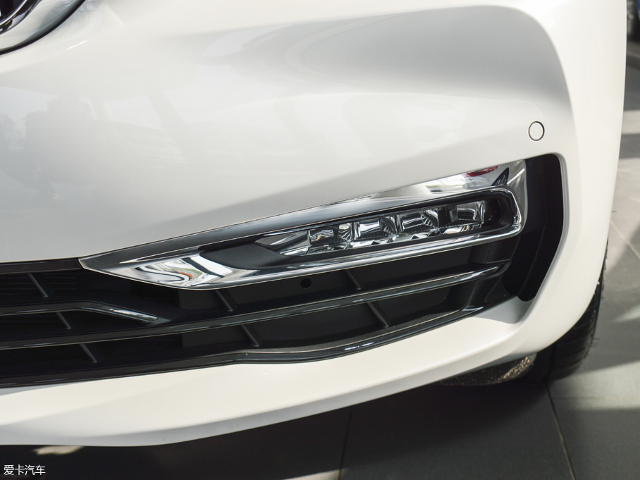 2018R6ϵGT 630i AOӋb