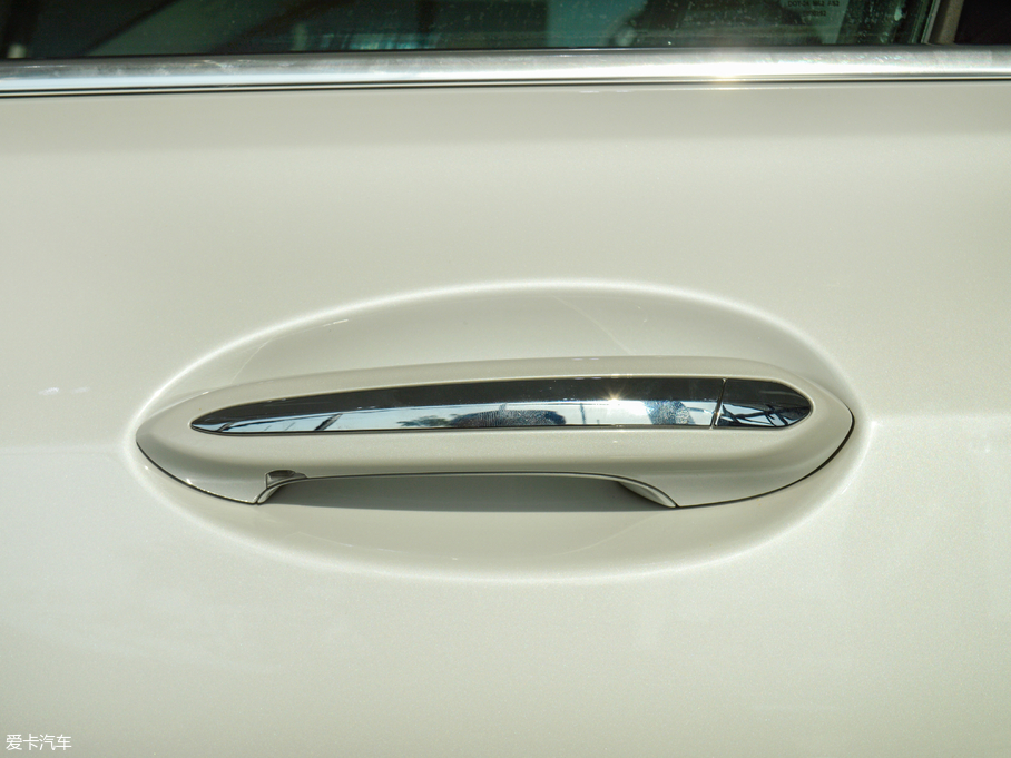 2018R6ϵGT 630i AOӋb