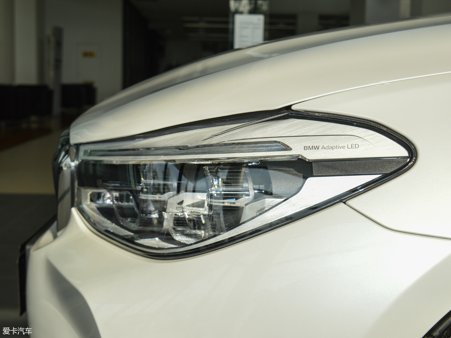 2018R6ϵGT 630i AOӋb