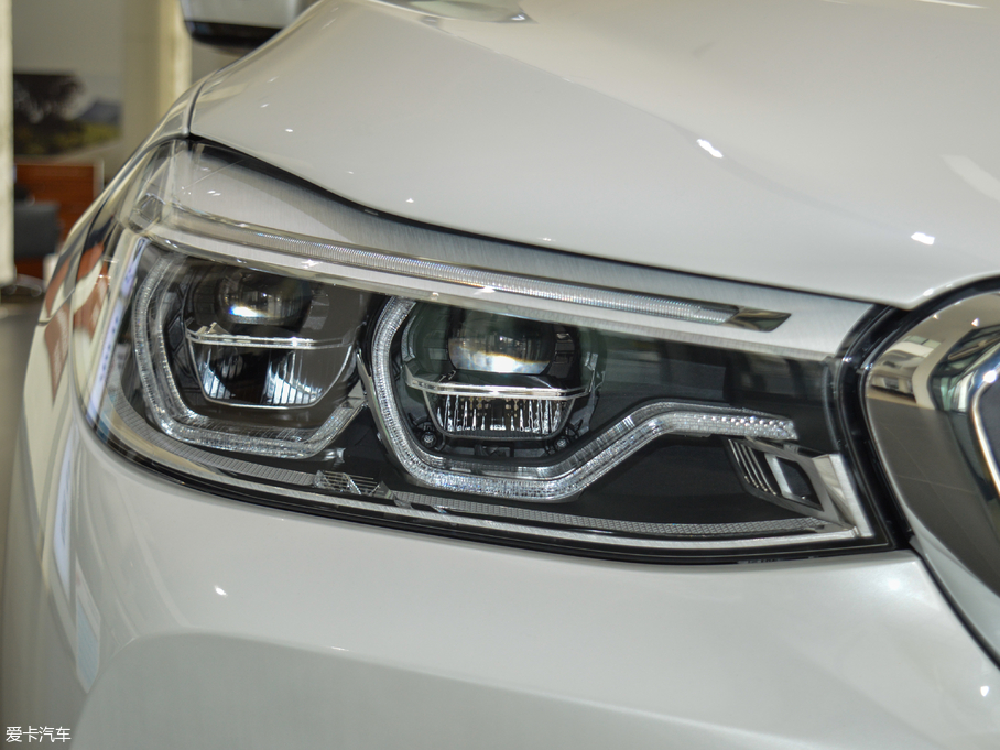 2018R6ϵGT 630i AOӋb