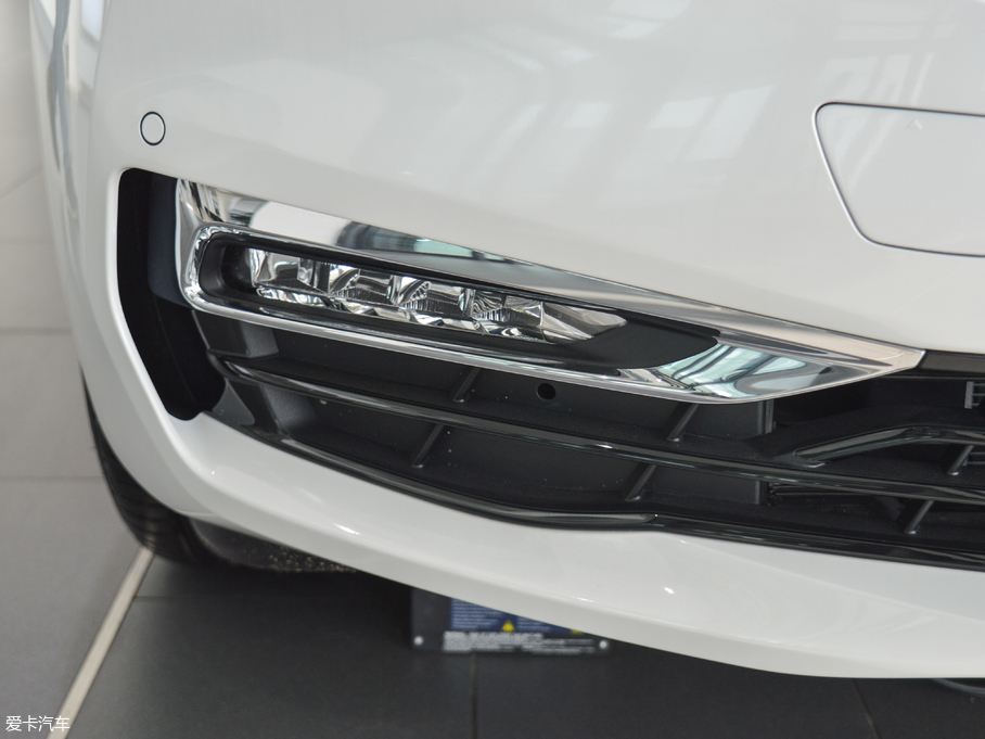 2018R6ϵGT 630i AOӋb