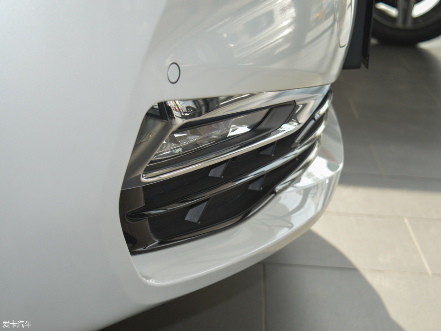 2018R6ϵGT 630i AOӋb