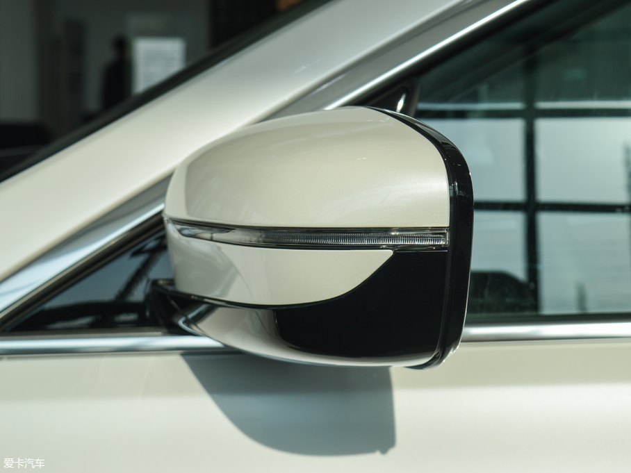 2018R6ϵGT 630i AOӋb