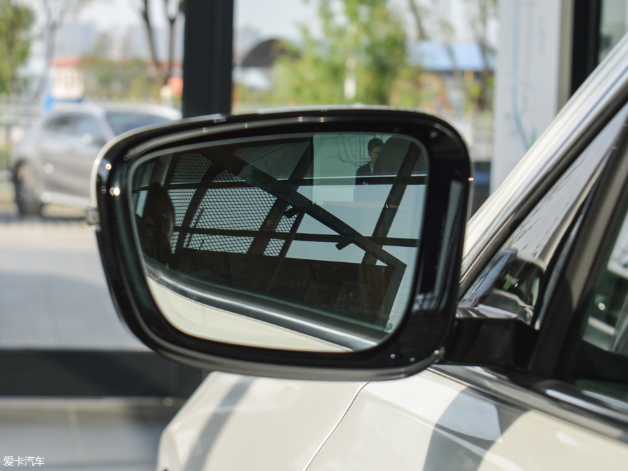 2018R6ϵGT 630i AOӋb