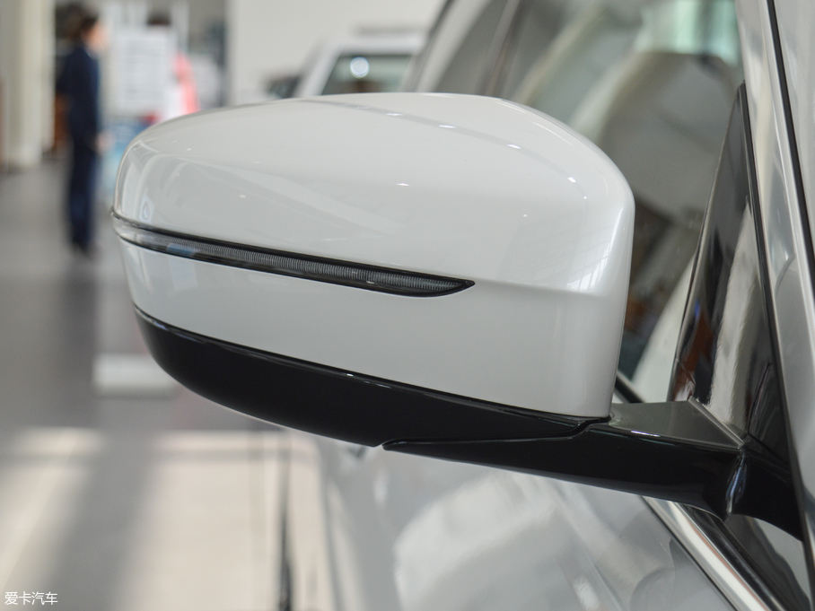 2018R6ϵGT 630i AOӋb