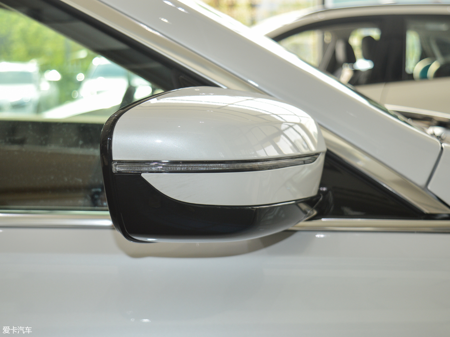 2018R6ϵGT 630i AOӋb