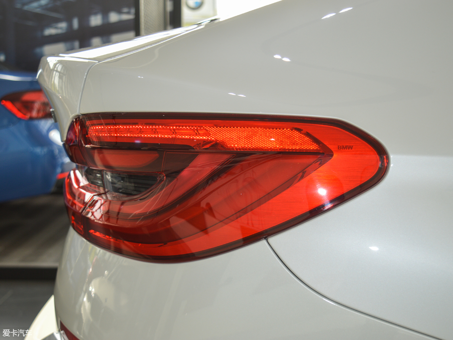 2018R6ϵGT 630i AOӋb