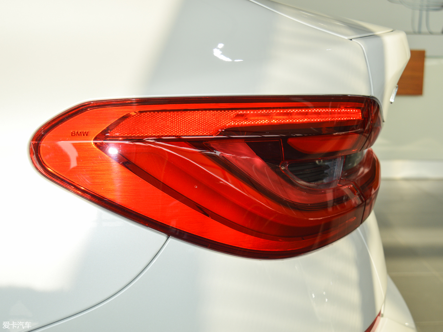 2018R6ϵGT 630i AOӋb