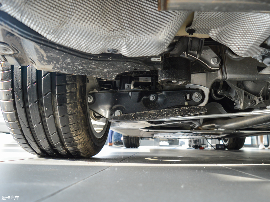 2018R6ϵGT 630i AOӋb