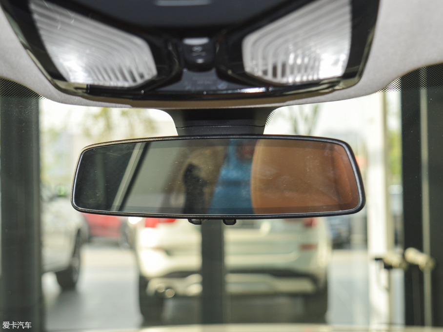 2018R6ϵGT 630i AOӋb