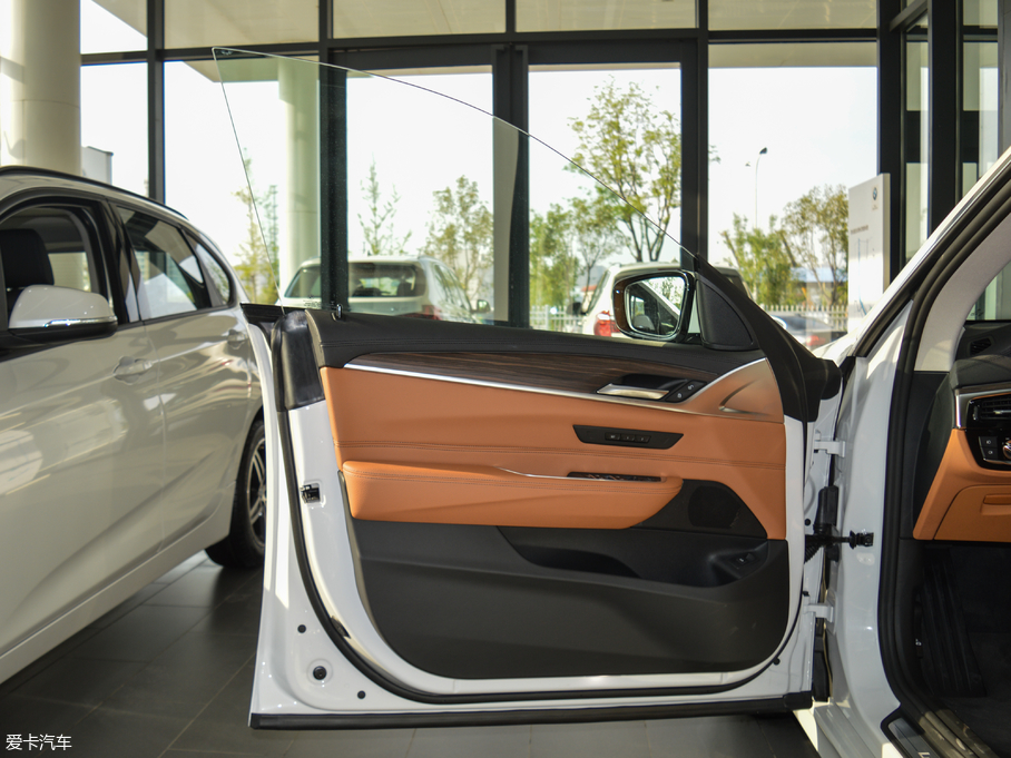 2018R6ϵGT 630i AOӋb