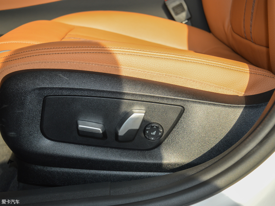 2018R6ϵGT 630i AOӋb