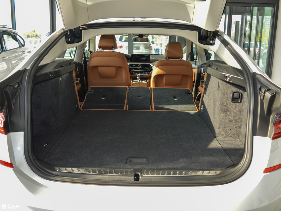 2018R6ϵGT 630i AOӋb