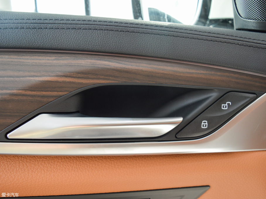 2018R6ϵGT 630i AOӋb