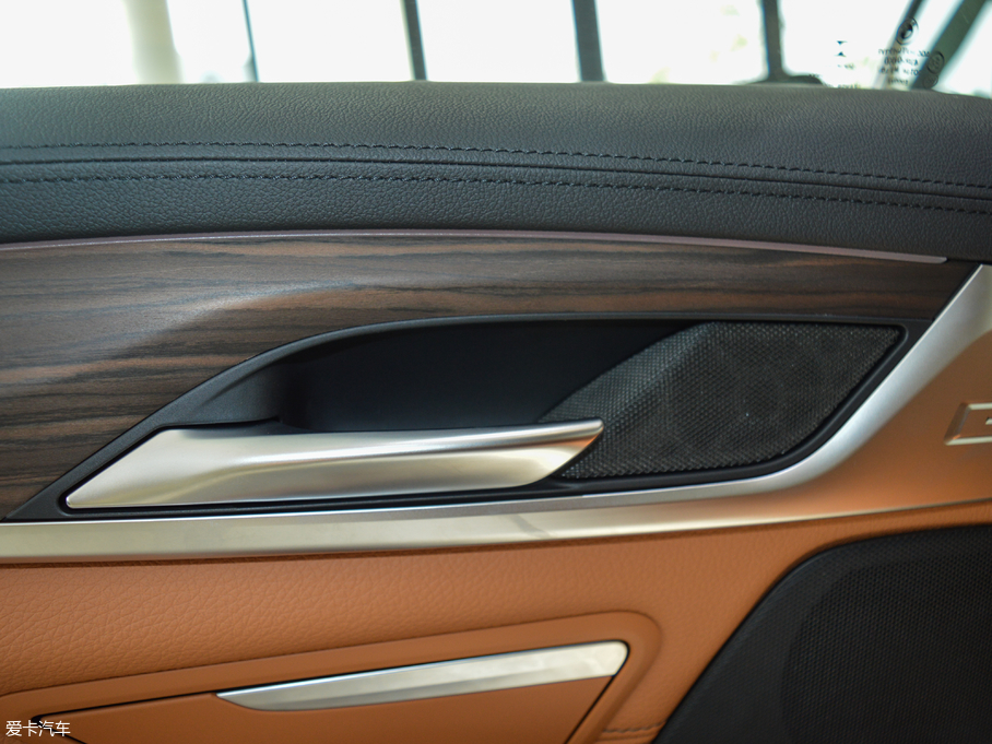 2018R6ϵGT 630i AOӋb