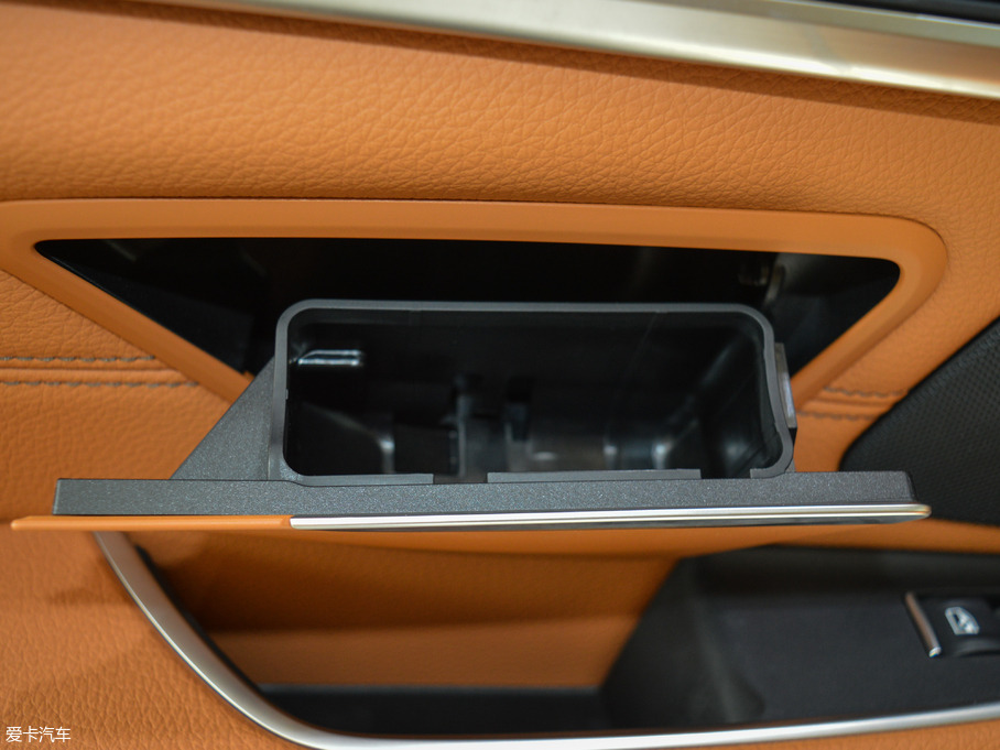 2018R6ϵGT 630i AOӋb