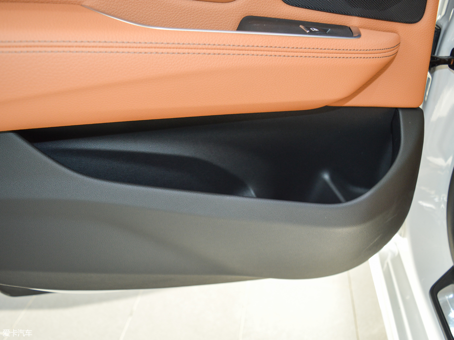 2018R6ϵGT 630i AOӋb