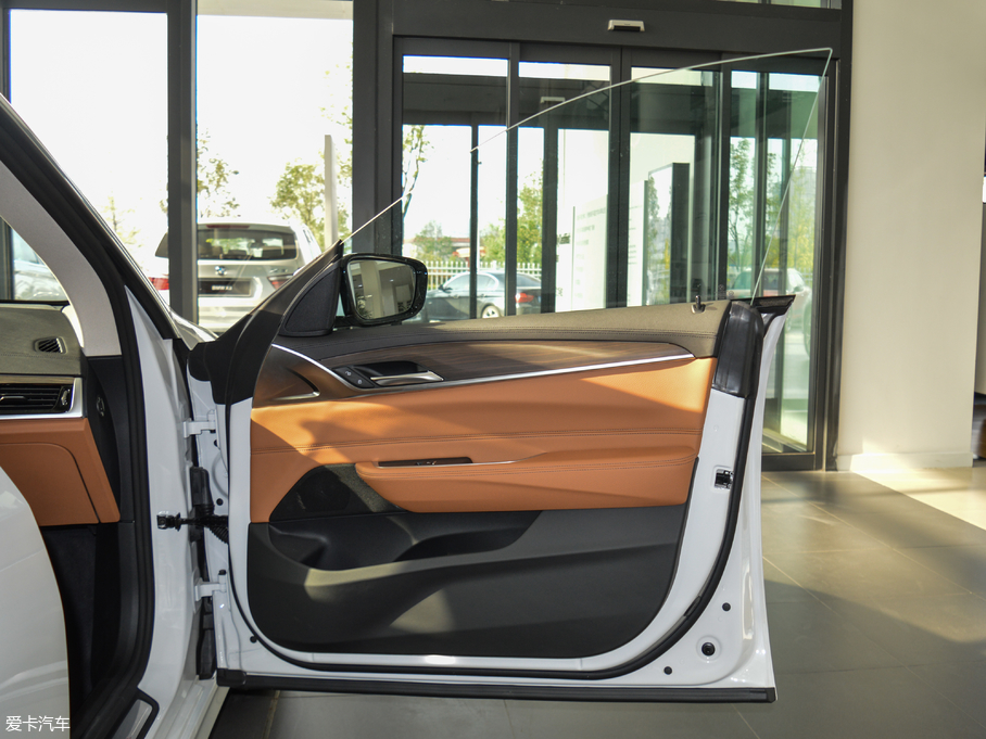 2018R6ϵGT 630i AOӋb