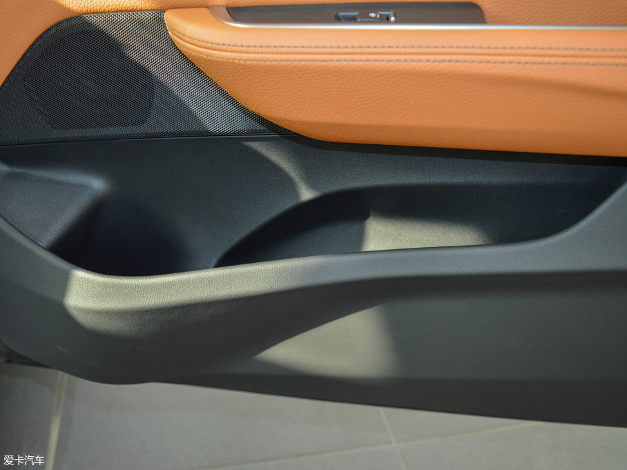 2018R6ϵGT 630i AOӋb