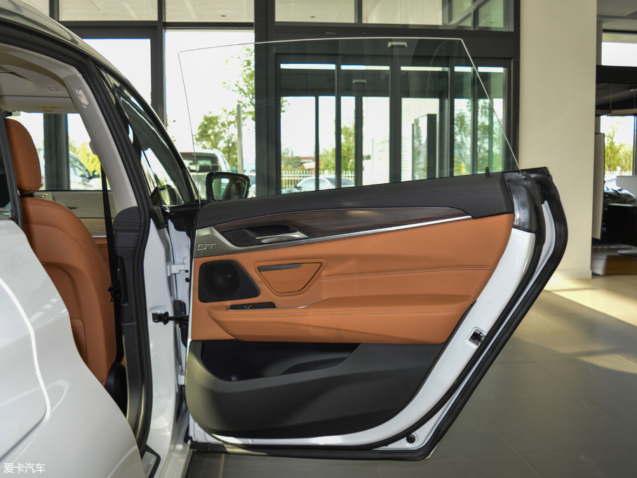 2018R6ϵGT 630i AOӋb