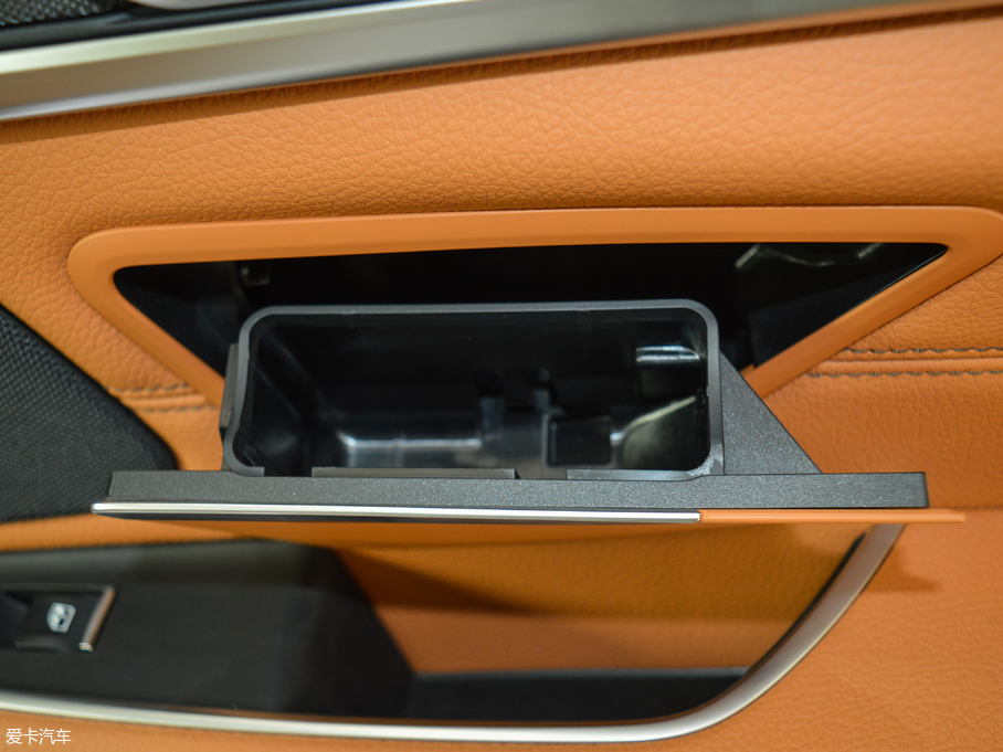 2018R6ϵGT 630i AOӋb