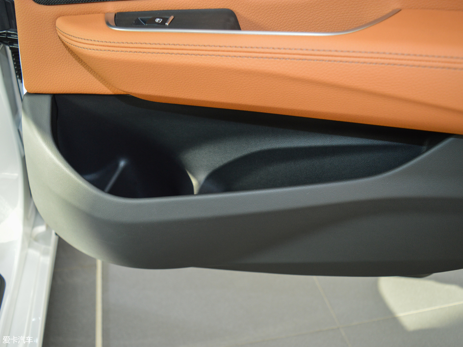 2018R6ϵGT 630i AOӋb