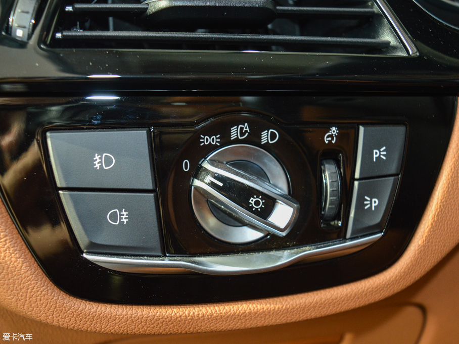 2018R6ϵGT 630i AOӋb