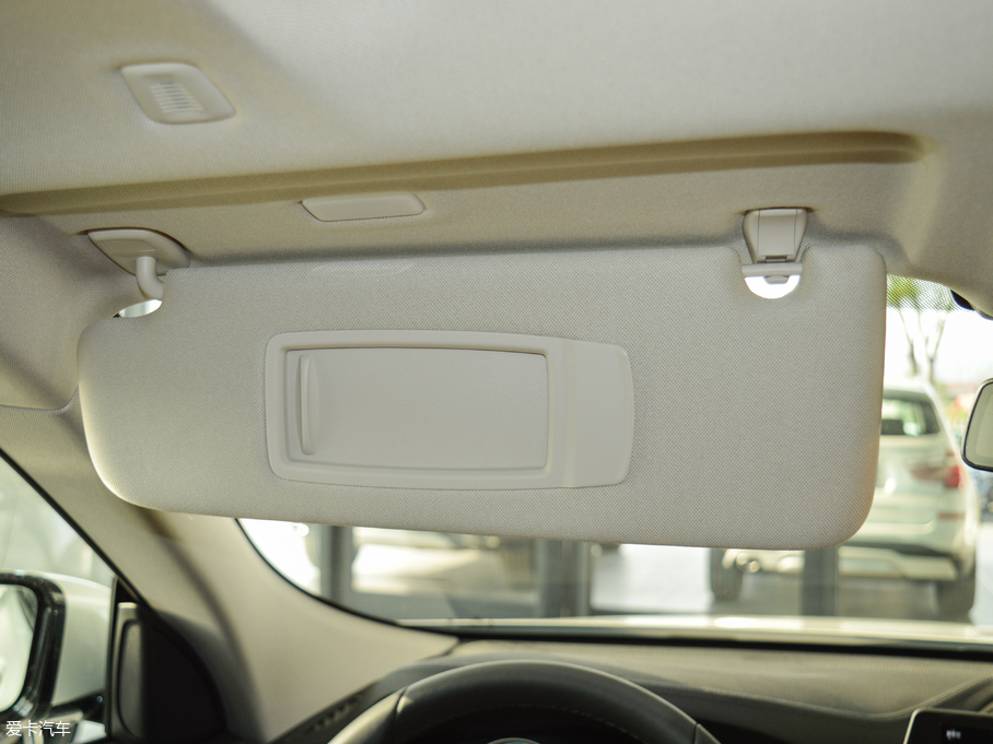 2018R6ϵGT 630i AOӋb