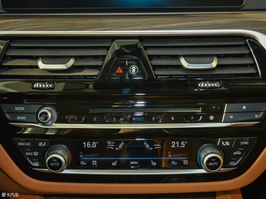 2018R6ϵGT 630i AOӋb