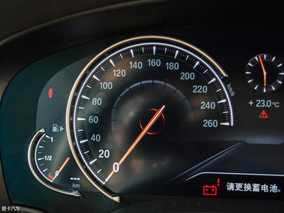 2018R6ϵGT 630i AOӋb