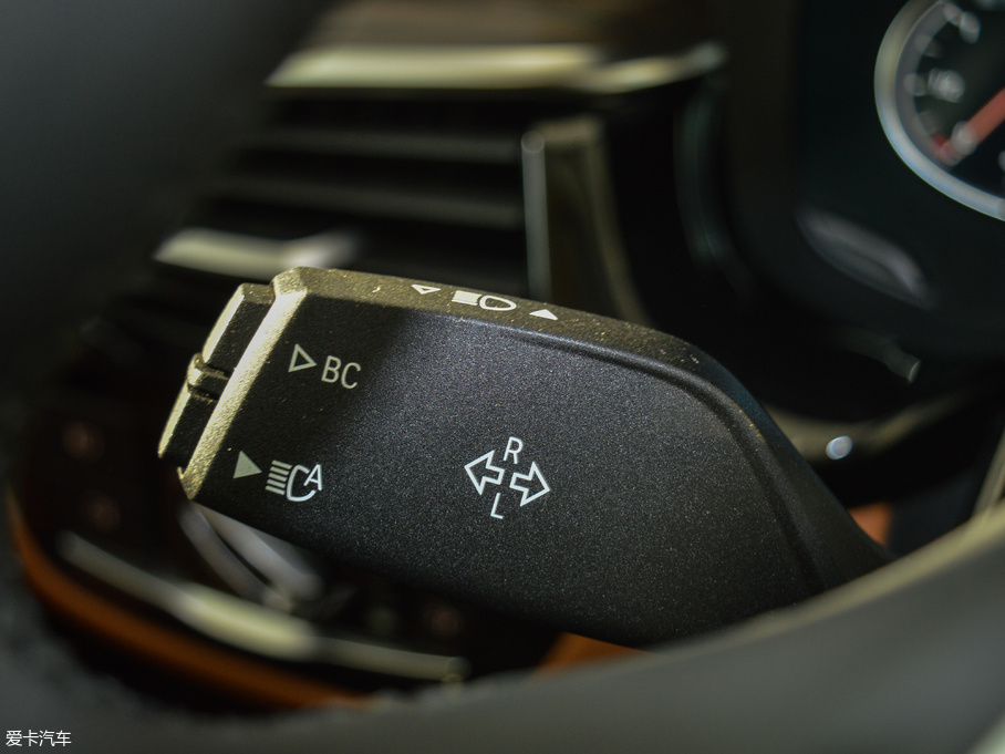 2018R6ϵGT 630i AOӋb