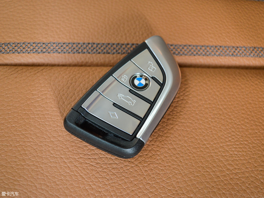 2018R6ϵGT 630i AOӋb