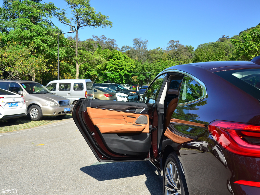 2018R6ϵGT 630i AOӋb