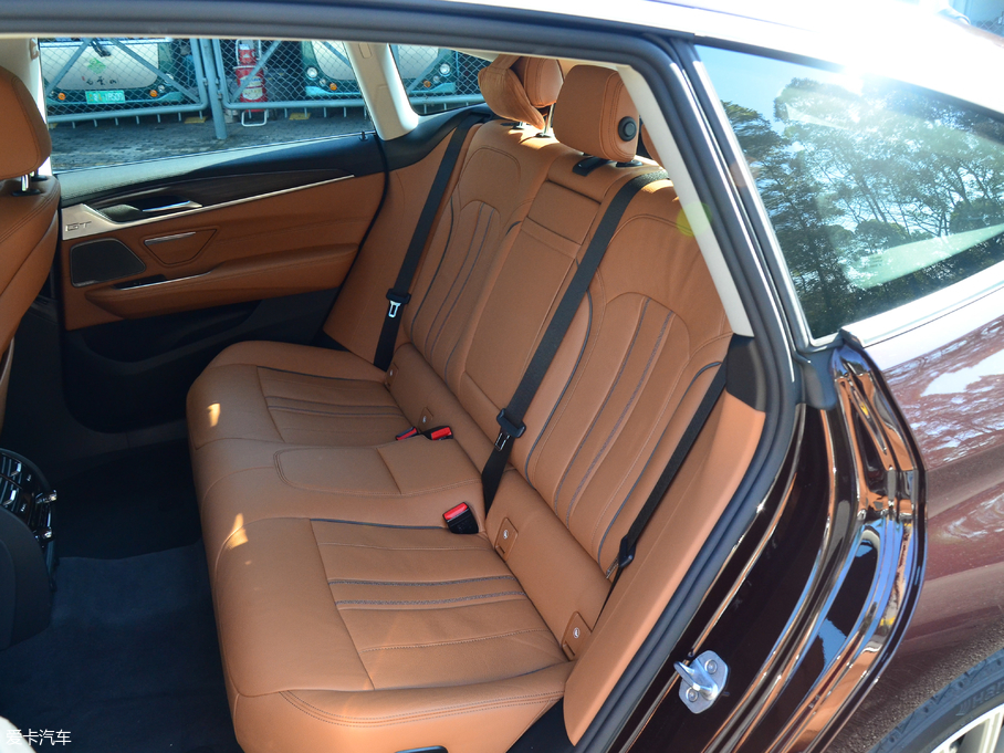 2018R6ϵGT 630i AOӋb