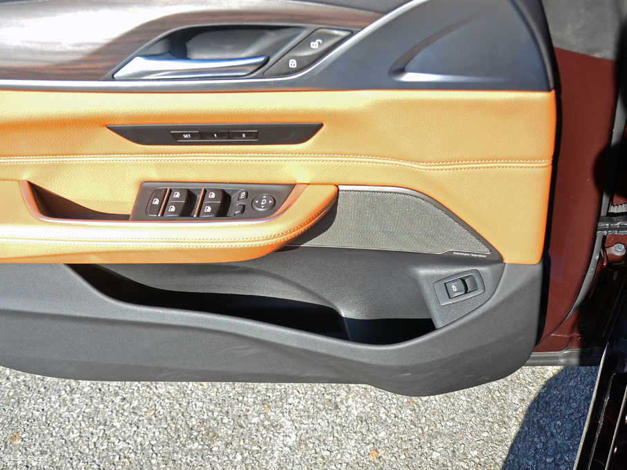 2018R6ϵGT 630i AOӋb