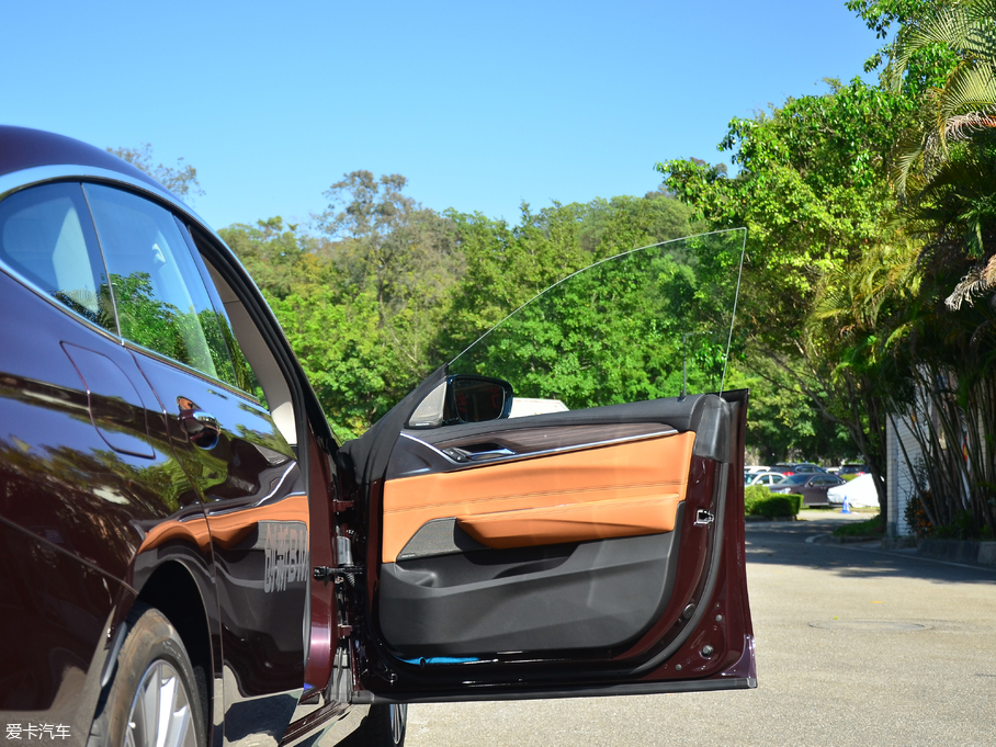 2018R6ϵGT 630i AOӋb